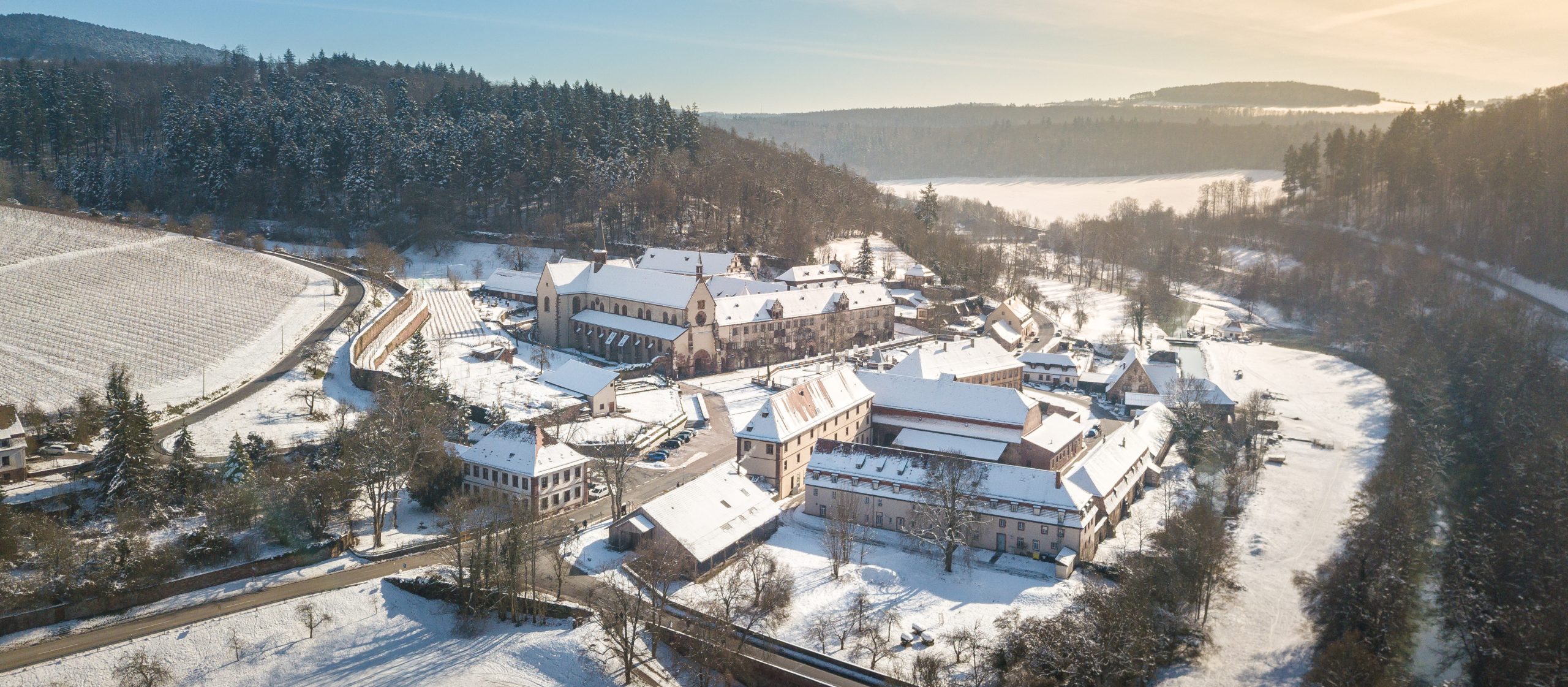 Kloster Bronnach Winter ©Anatoli Brishatjuk